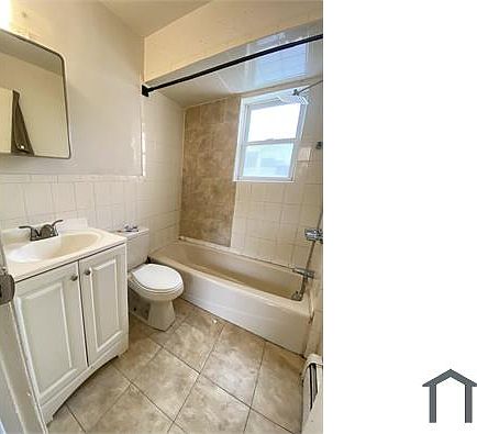3rd image of 111 Bay 50th St #1