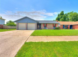 606 W Forster Dr, Mustang, OK 73064