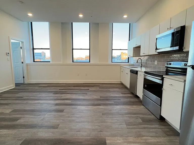 6800 Market Residential — Photo 1