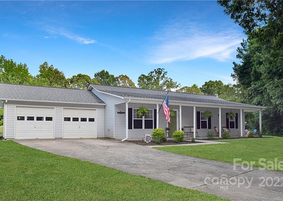 1st image of 136 Greentree Dr