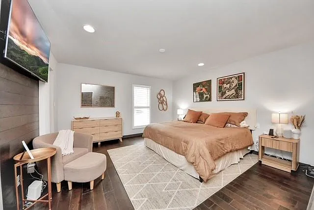 1410 Hyde Park Blvd #203 — Photo 3