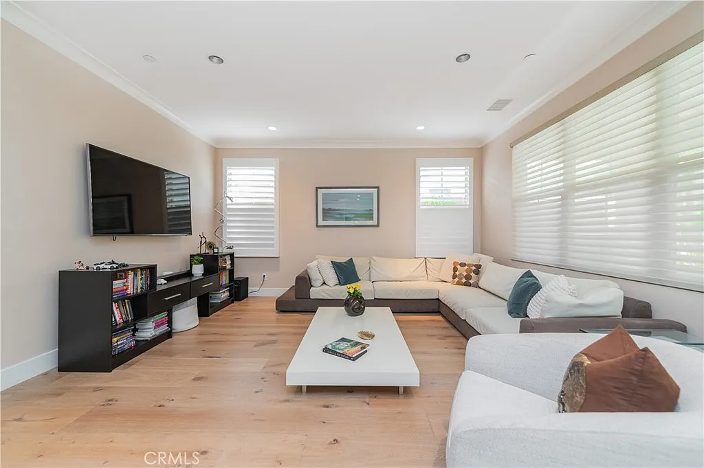 4 bed, 2483 sqft, $6,500 — Photo 2