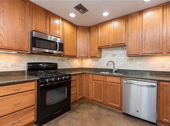 5th image of 124 John Hopkins Dr