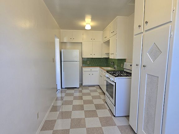 4th image of 3714 Ingraham St #3714