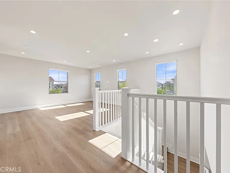 207 Alora — Photo 30