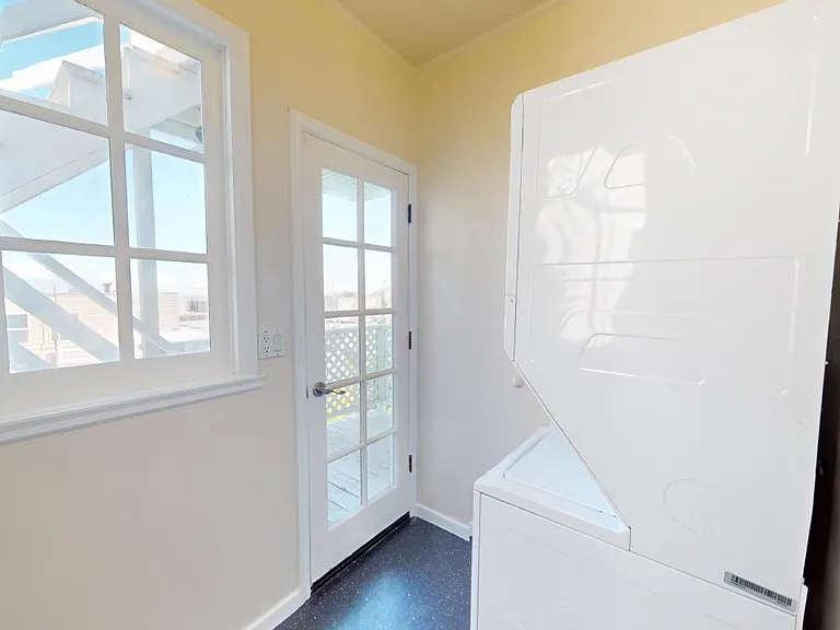 40 Loyola Ter — Photo 19