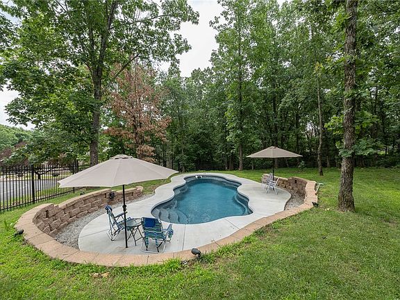 5th image of 8 McCollough Pl
