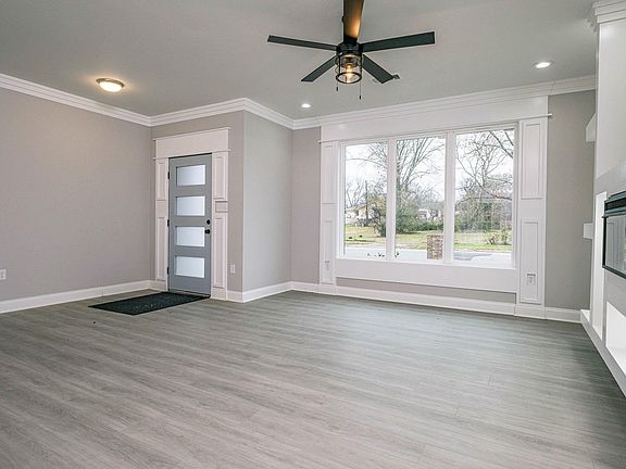 5th image of 2919 Martel Ave