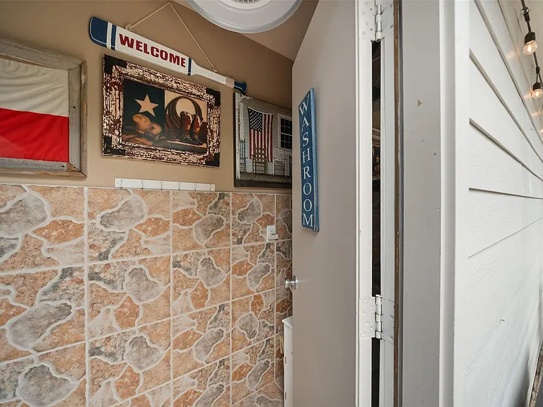 390 Wedgewood Dr — Photo 13
