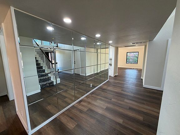 3rd image of 2125 Camelot Dr