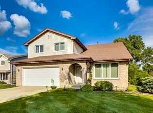 1181 Walter St, Lemont, IL 60439