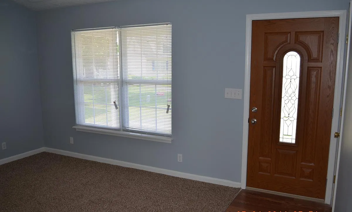 3 bed, 1100 sqft, $1,600 — Photo 2