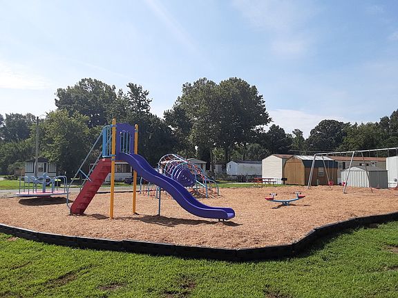 3rd image of 305 Troy Dr