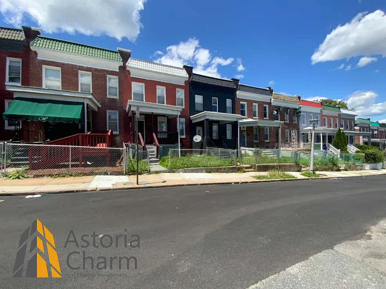 730 N Edgewood St — Photo 3