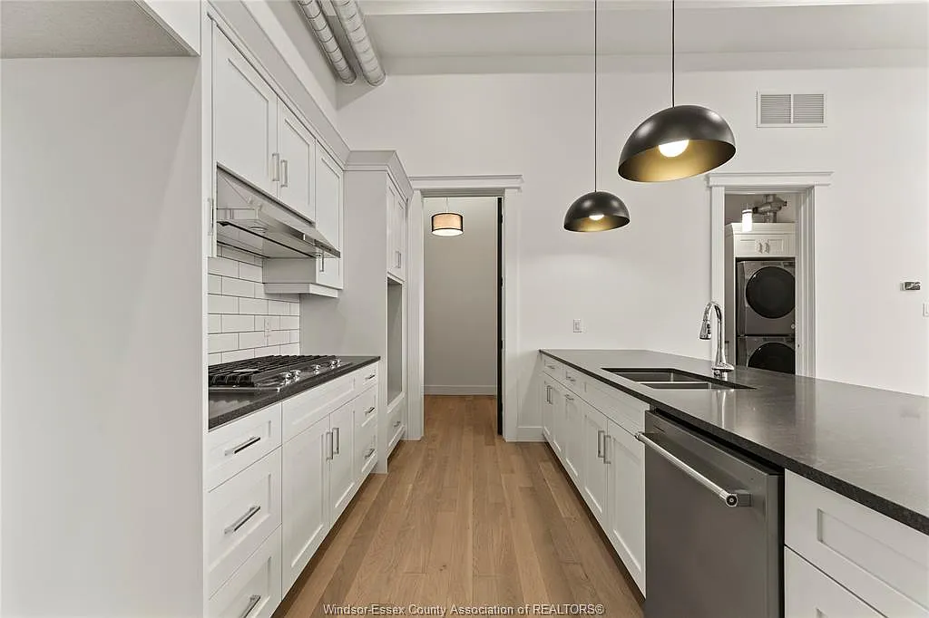 1 bed, 1.5 bath, 1385 sqft, $2,700 — Photo 3