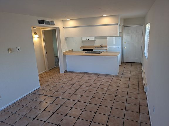 3rd image of 926 N Belvedere Ave APT 1