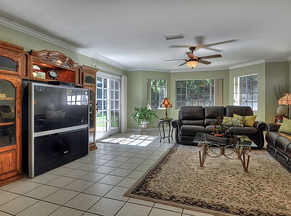 5th image of 15926 Oak Hill Dr