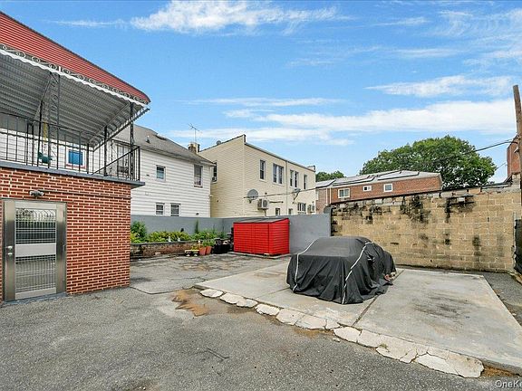5th image of 562 Underhill Avenue