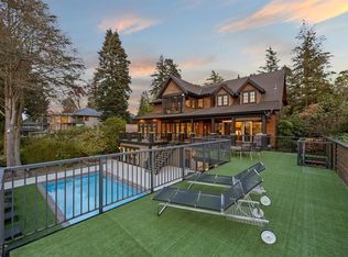 2737 Crescent Dr, Surrey, BC V4A3J9