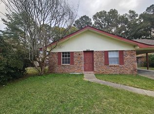 209 Fox Run Dr, Hattiesburg, MS 39402