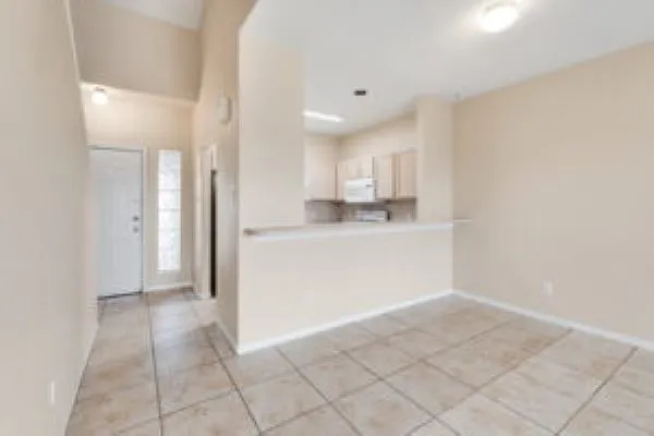 3 bed, 2.5 bath, 1208 sqft, $1,850 — Photo 3