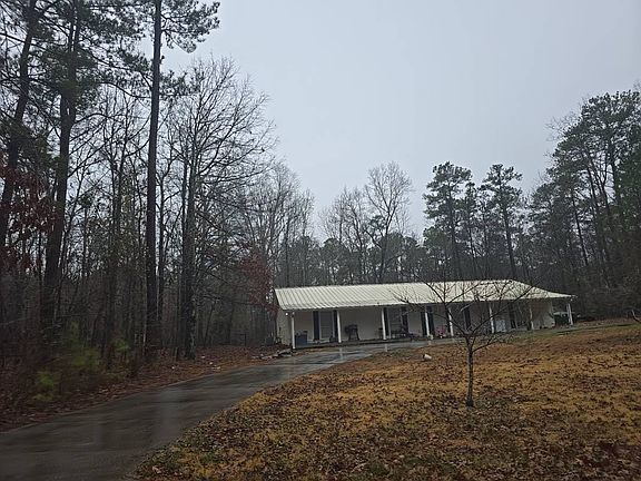 3rd image of 275 Glen Oaks Ln