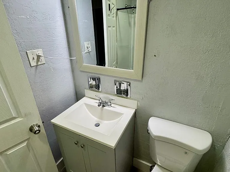 1810 Brownsville Rd — Photo 13