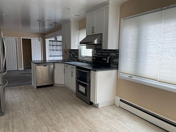 3rd image of 8 Mosshill Pl