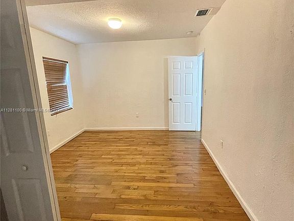 3rd image of 617 Mokena Dr Unit 617