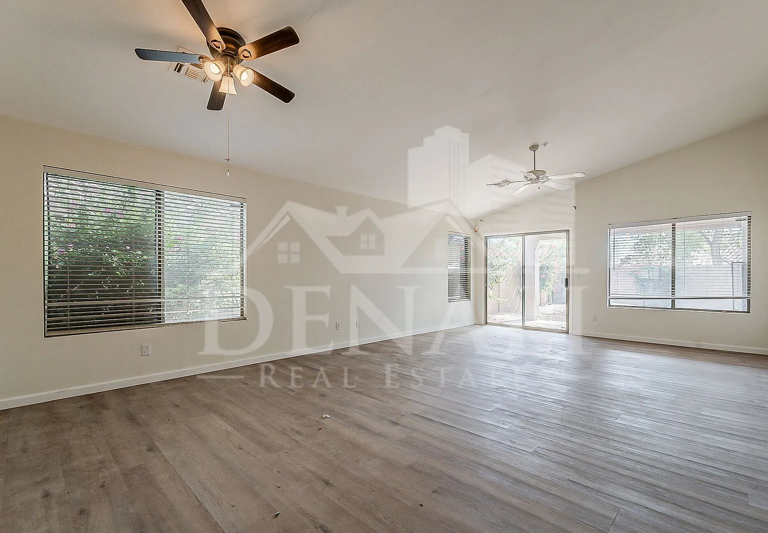 3 bed, 2.0 bath, 1548 sqft, $2,995 — Photo 3