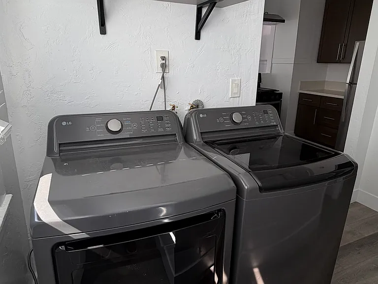 281 W Ofarrell St — Photo 30