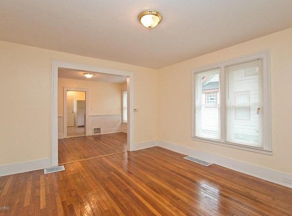 4th image of 926 Oakdale St SE