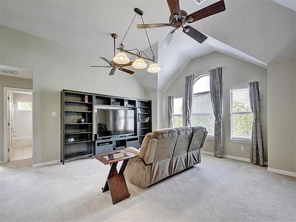 4th image of 1333 River Forest Dr