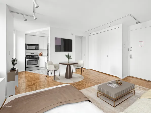 236 East 47th Street image 3 of 14