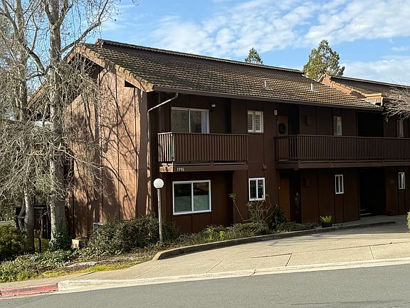 3rd image of 1996 Ascot Dr APT C