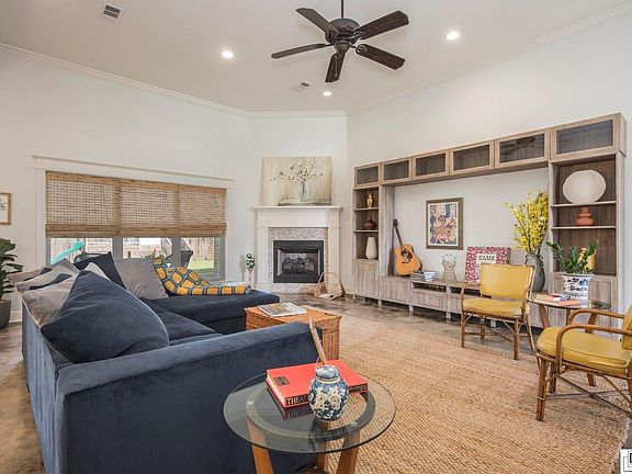 2nd image of 128 Parkwood Blvd