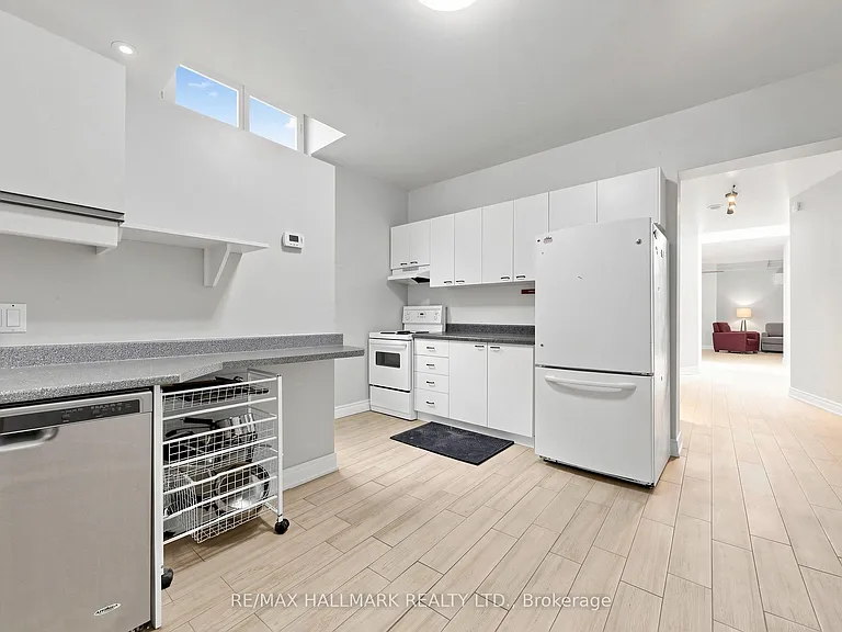 856B Millwood Rd — Photo 20