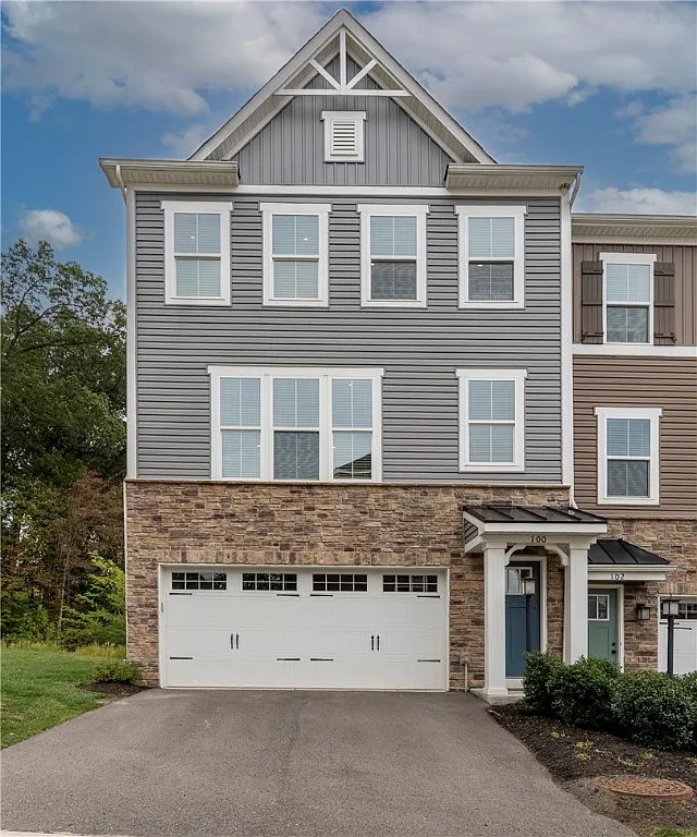 100 Curtis Ct photo 1
