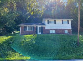 709 Fayette Pike, Montgomery, WV 25136