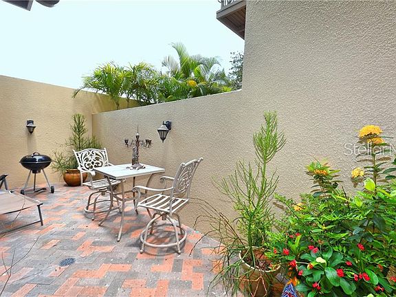 3rd image of 1548 Selby Ln #7
