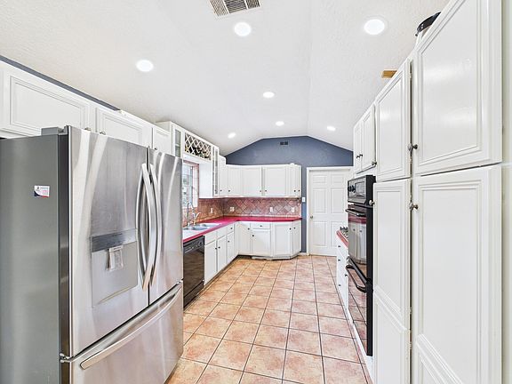 4th image of 16207 N Meadow Dr