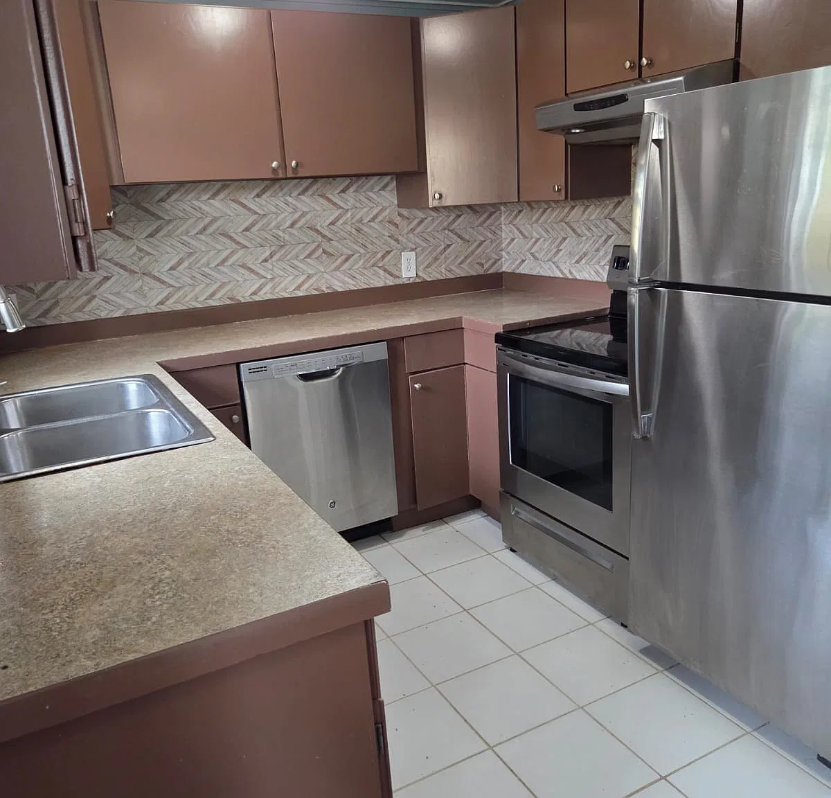 3 bed, 924 sqft, $2,200 — Photo 2