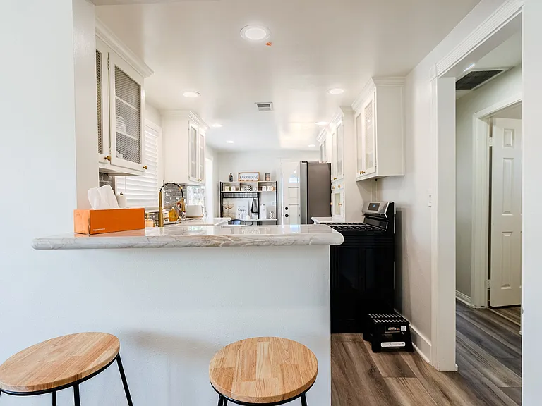 4475 Barnard St — Photo 12