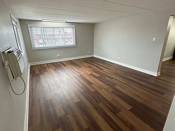 4th image of 5486 S Archer Ave S #3A