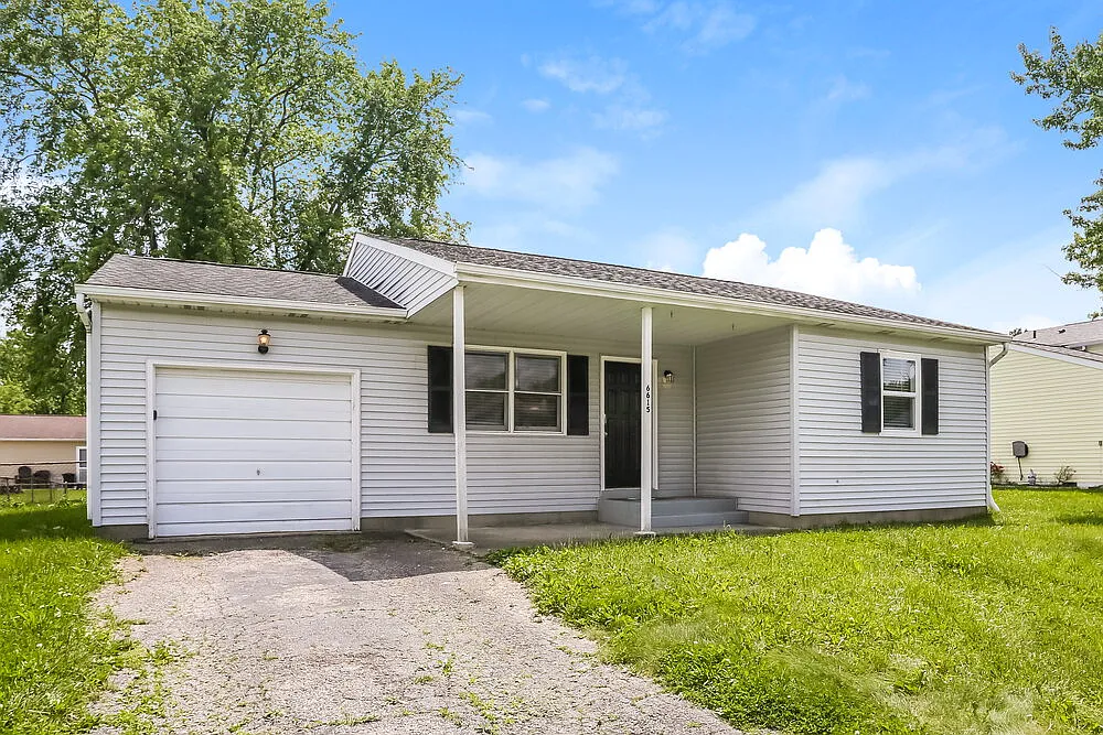 3 bed, 1.0 bath, 952 sqft, $1,840 — Photo 3