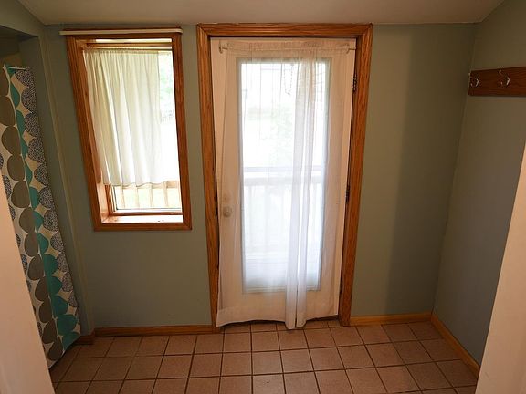 4th image of 722 15th Ave W