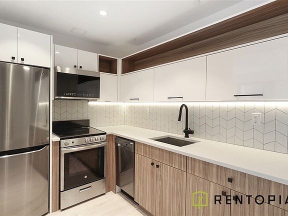 4th image of 54 W 125th St #606