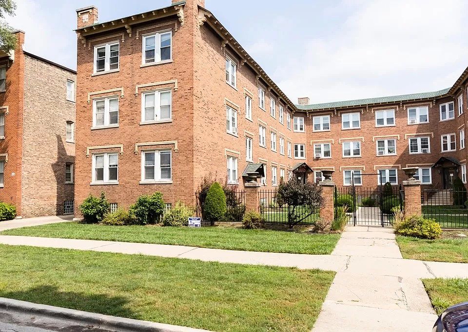 1st image of 4822 W Hutchinson St APT 10A