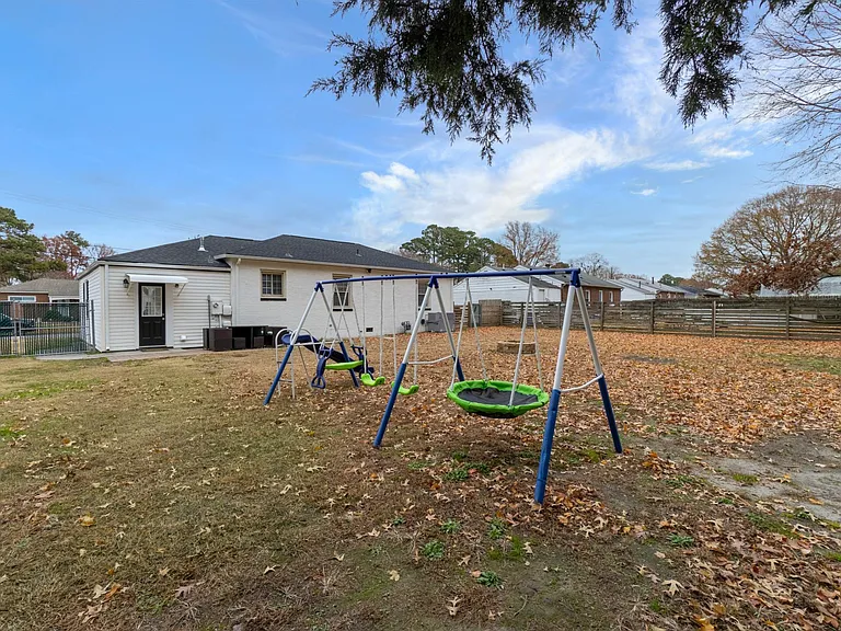 137 Woods Rd — Photo 21