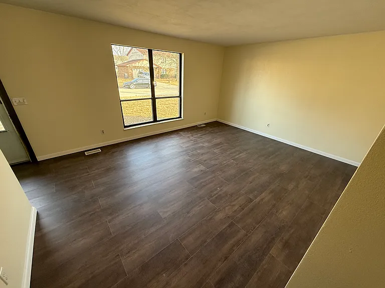 947 Belle Valley Dr — Photo 4